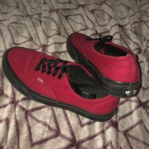 Size 7.5 in men’s and 9.0 in women’s